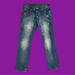 Y2K Distressed Levi’s Jeans